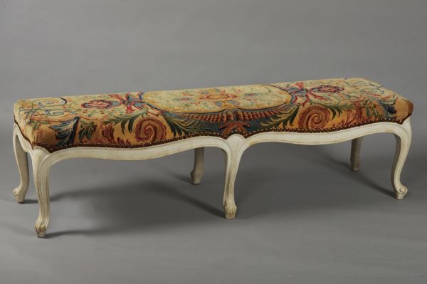 Banquette en Savonnerie de l'escalier de l'impératrice du palais de Fontainebleau